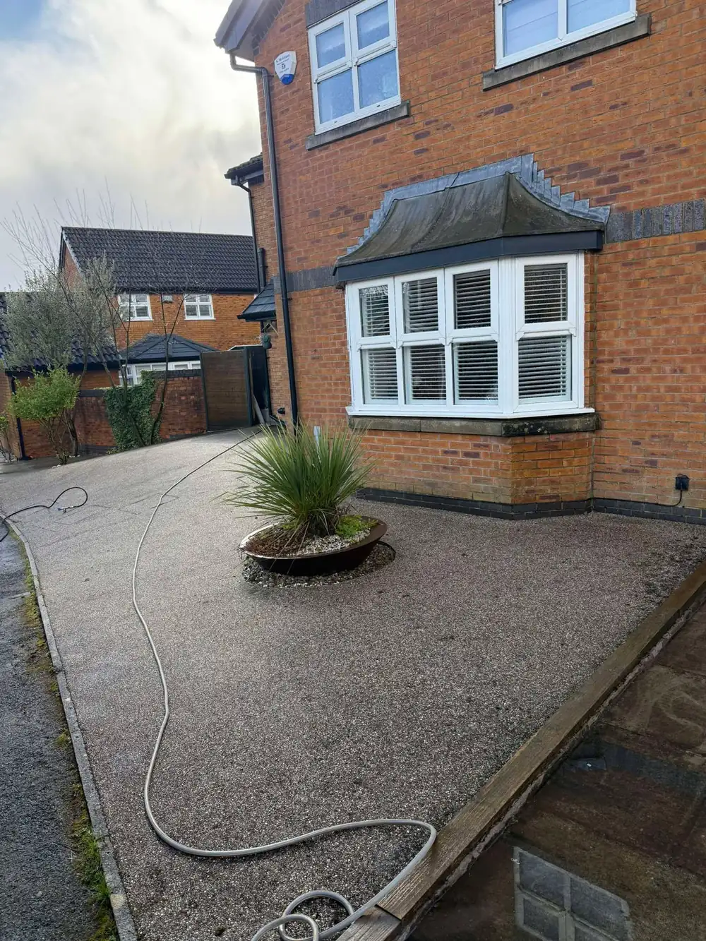 Dirty resin bound driveway before cleaning